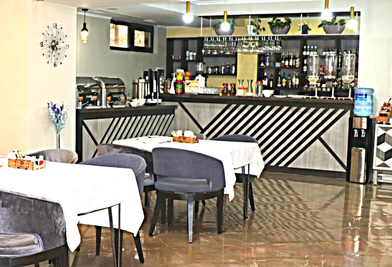 Onyx Hotel Bichkek Extérieur photo
