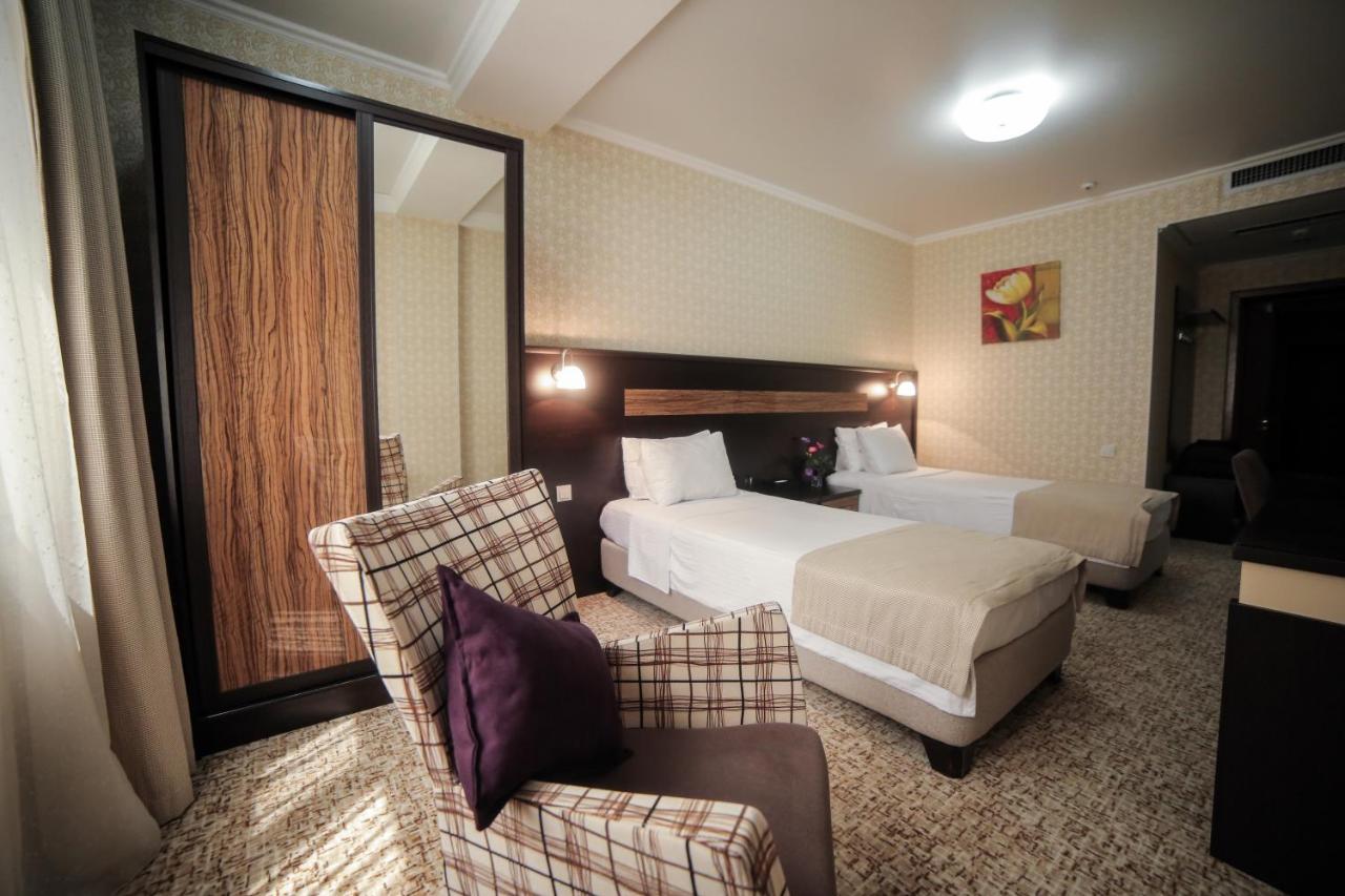 Onyx Hotel Bichkek Extérieur photo