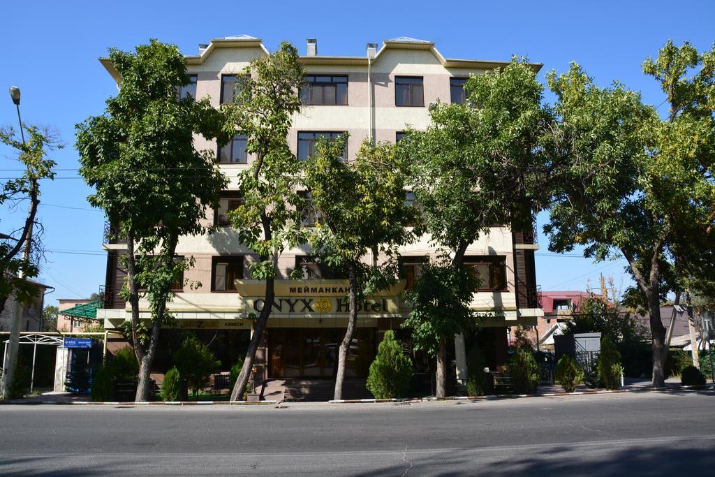 Onyx Hotel Bichkek Extérieur photo