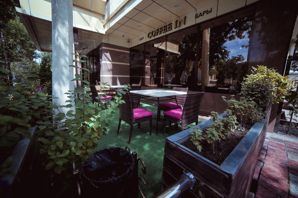 Onyx Hotel Bichkek Extérieur photo