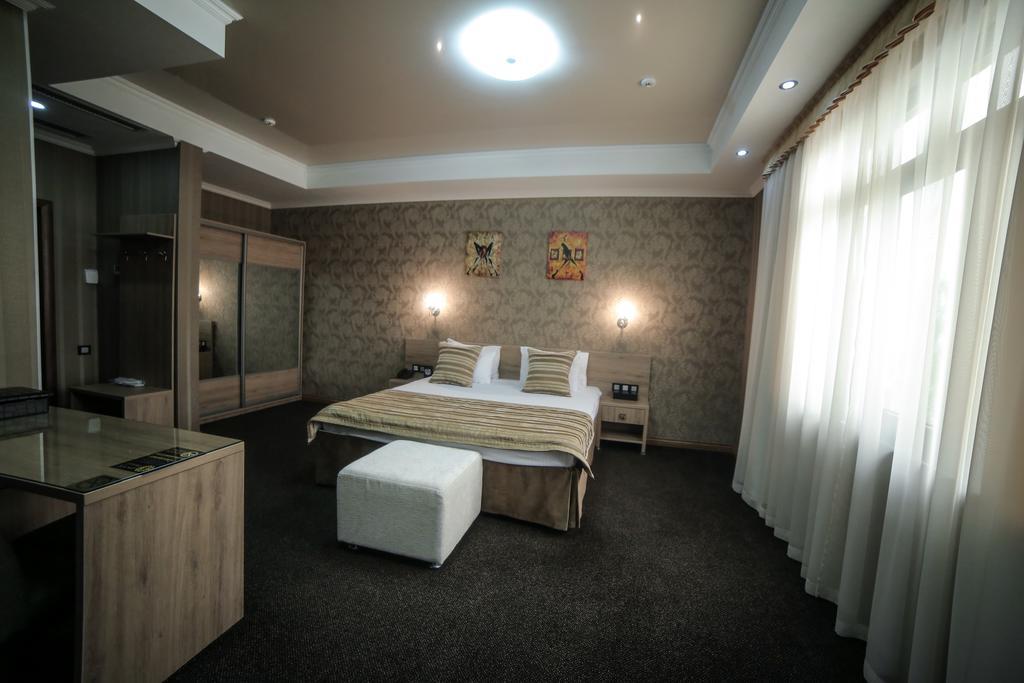 Onyx Hotel Bichkek Extérieur photo