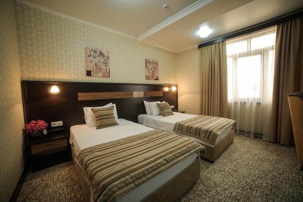 Onyx Hotel Bichkek Extérieur photo