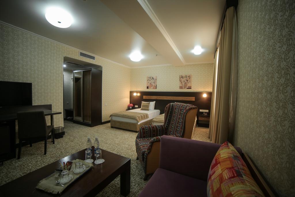 Onyx Hotel Bichkek Extérieur photo