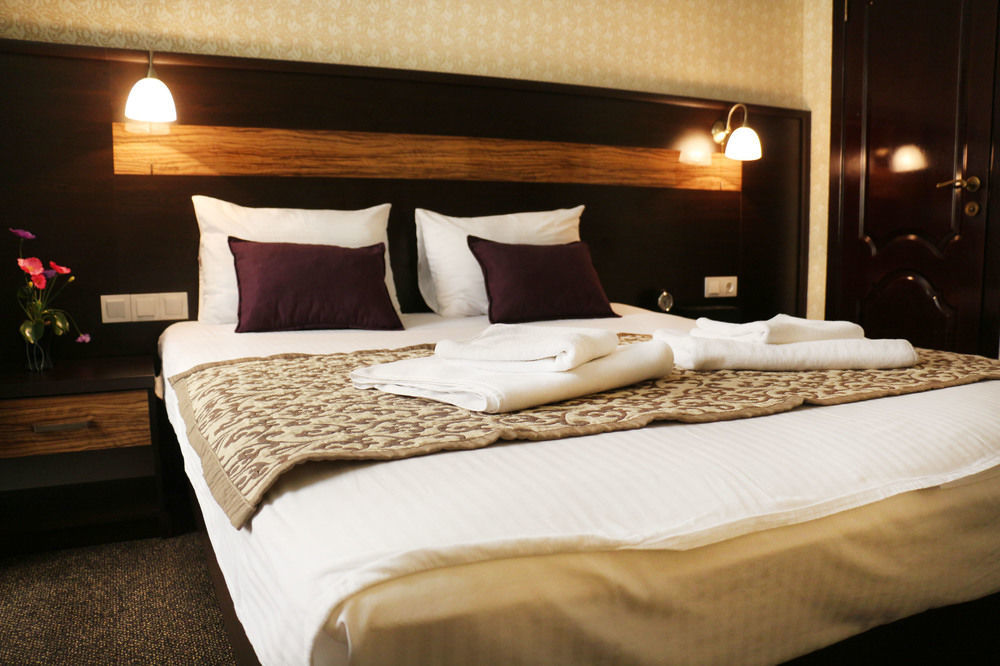 Onyx Hotel Bichkek Extérieur photo