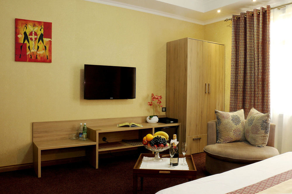 Onyx Hotel Bichkek Extérieur photo