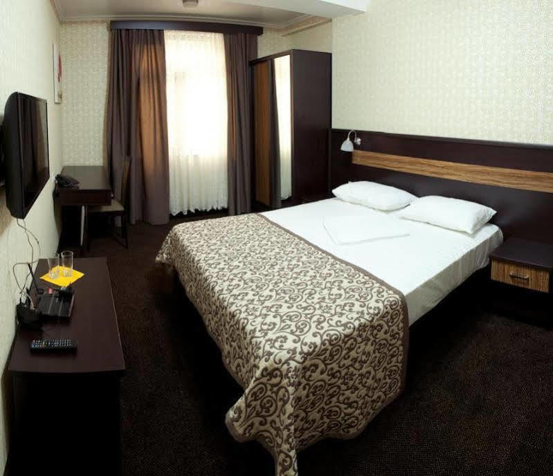 Onyx Hotel Bichkek Extérieur photo