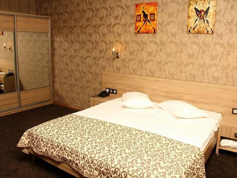 Onyx Hotel Bichkek Extérieur photo