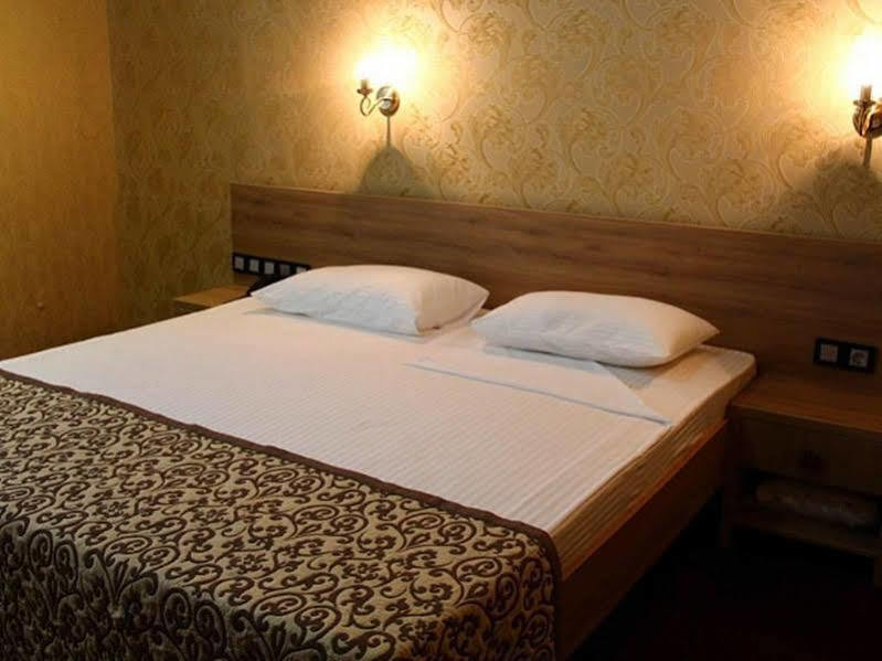 Onyx Hotel Bichkek Extérieur photo