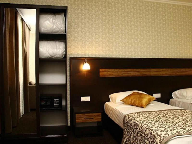 Onyx Hotel Bichkek Extérieur photo