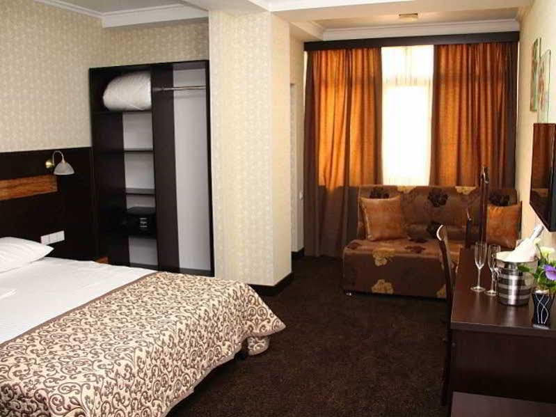 Onyx Hotel Bichkek Extérieur photo